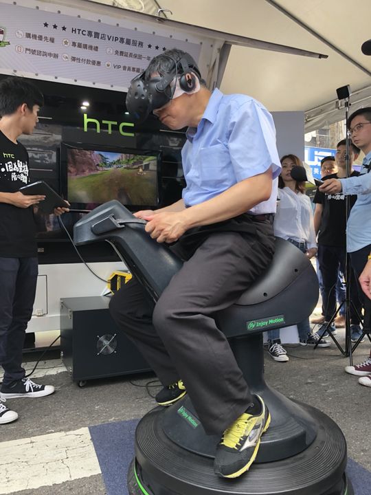 第 10 屆八德封街登場！街頭電競賽、扭蛋水泥車，把光華商圈打造成電玩遊園地