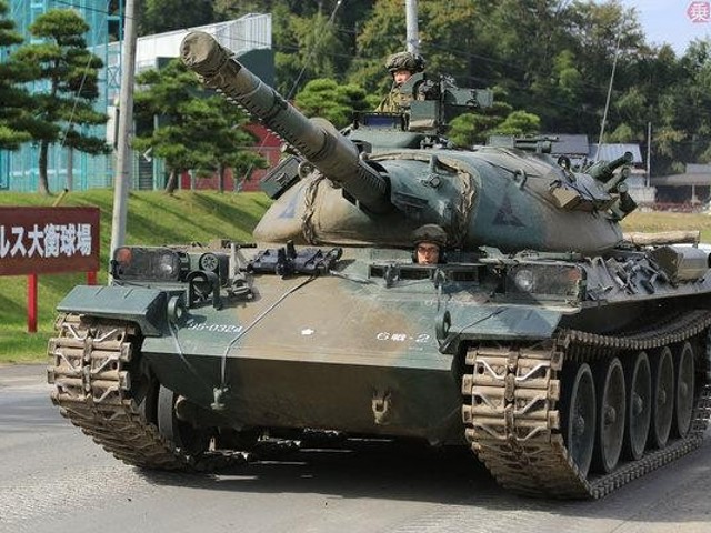 陸自現役戦車 74式が丸っこい理由 角 丸 角 なぜ変遷 乗りものニュース