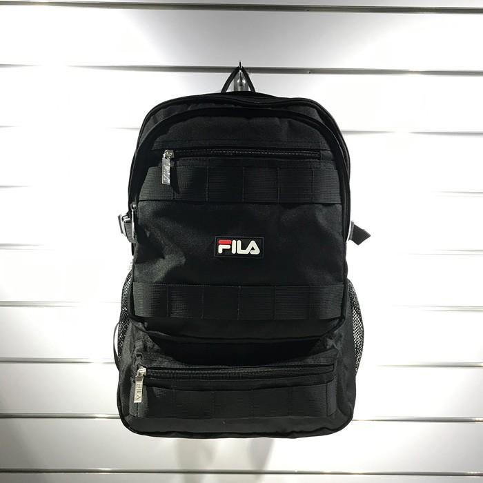 品牌：FILA品名：FILA 大容量工裝風後背包型號：BPU-9000建議售價：1880材質：100% 防潑水聚酯纖維尺寸：長29cm,寬16cm,高43cm容量：20L．LOGO拉鍊頭設計．品牌矽膠