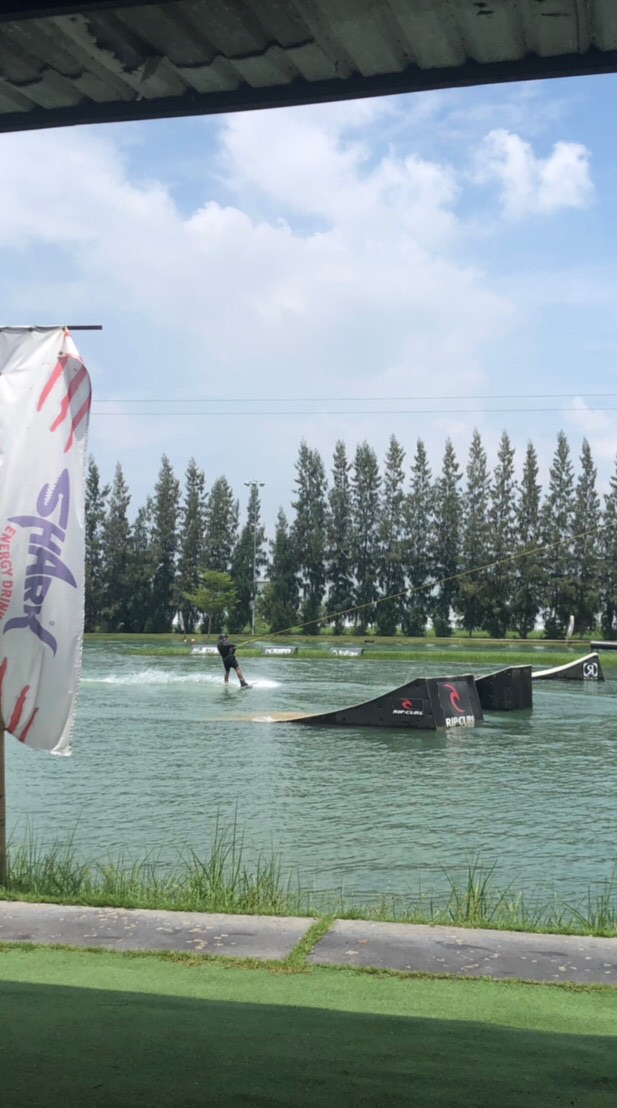wakeboard/wakeskate