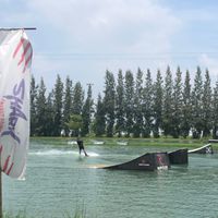 wakeboard/wakeskate