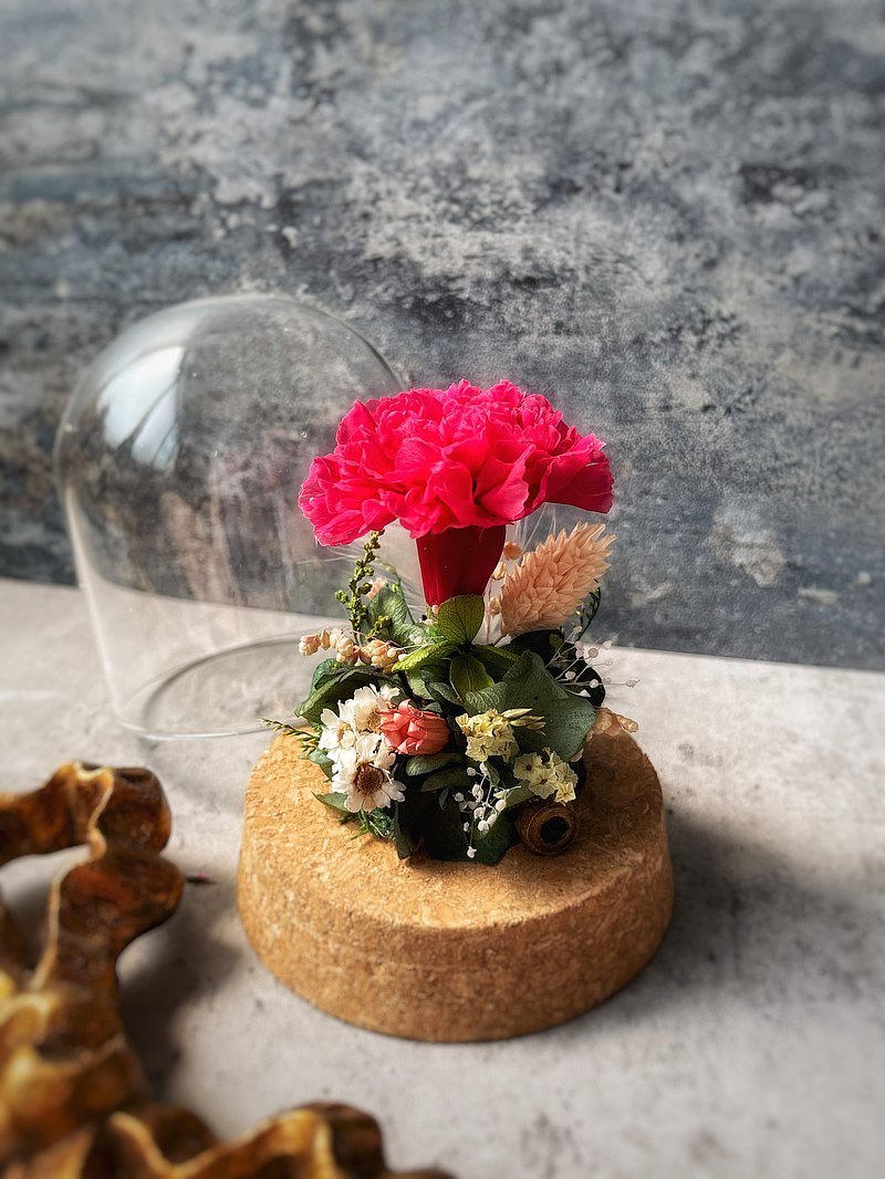 玻璃罩尺寸：8.5*9 cm 康乃馨顏色：桃紅、粉、藍、紫（四選一） #此作品作法繁瑣，請耐心等待⌛️ #手作商品無法完全一模一樣 #高標者拜託請勿下單