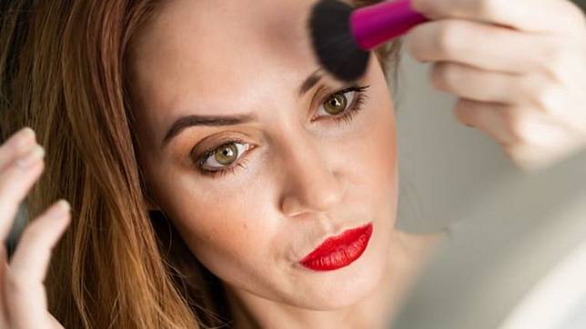 Kesalahan Dalam Make Up Ini Sering Dilakukan Wanita Hindari Ya Herstory Line Today