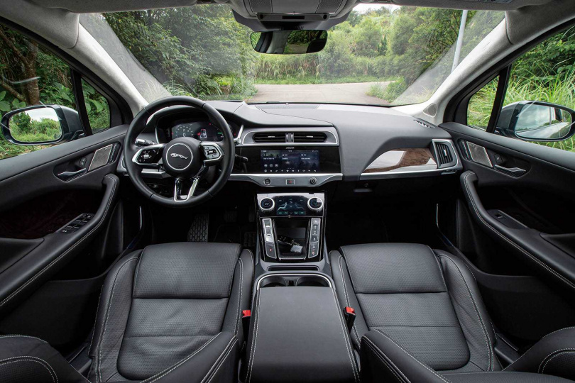 車室內有別於競廠的高科技風格，細節處可見英國工藝的奢華及細緻。（圖／黃耀徵攝）