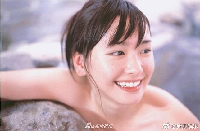新垣結衣裸身溫泉照曝光 18歲稚嫩甜笑網瘋狂 我老婆 Ebc 東森新聞 Line Today