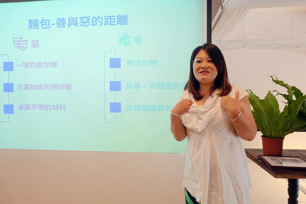 哈肯舖淨生吐司、桑葚優格吐司，使用聯華潔淨認證麵粉，成分天然、八大無添加，嚴選好食材低溫發酵手感烘焙，安心美味的生吐司