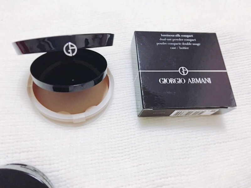Giorgio Armani 輕透亮 雙面絲緞光感粉底 餅蕊/餅盒另售 粉餅 亞曼尼 GA 小乖小舖