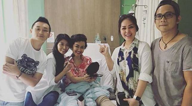 Kemesraan Gracia Indri dan David NOAH Jangan Berlalu