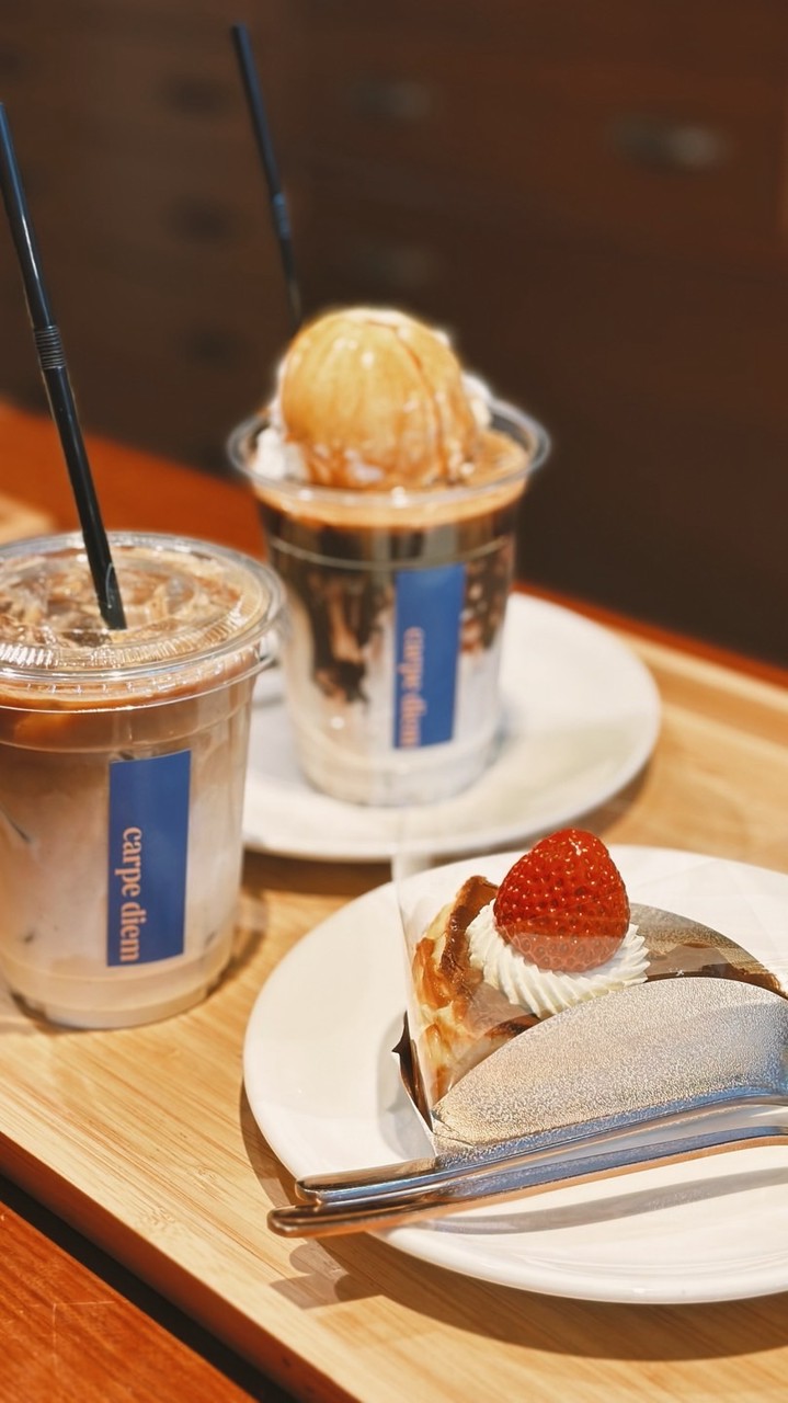 กินน้ำกินหนมคาเปเดี้ยม