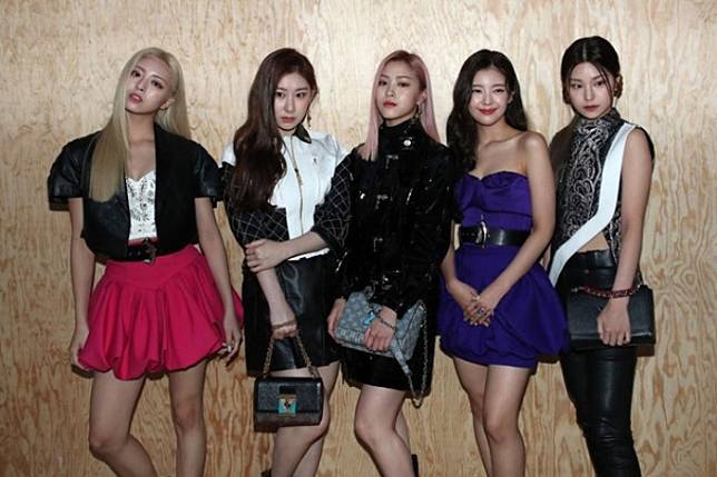 Louis Vuitton on X: .@ITZYofficial at the #LVSS20 show. The K-Pop