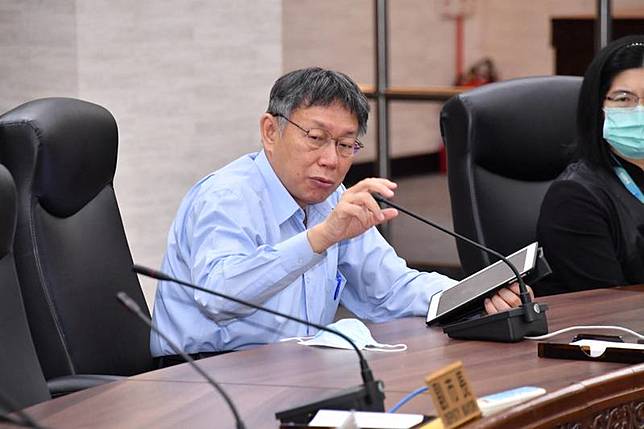 市長柯文哲（左）表示，2個月後公布 Foodpanda和UberEats車禍受傷人數。 （台北市民政府提供） 中央社記者李宛諭傳真　109年10月22日