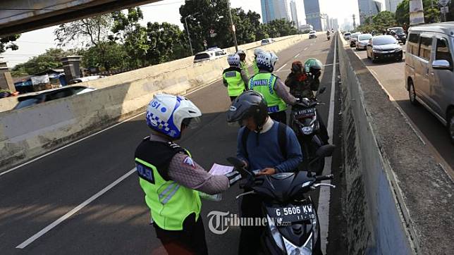 Tilang Pelanggar Lalin dan Penerobos JLNT Casablanca, Polisi Dapat Rp 2,3 M