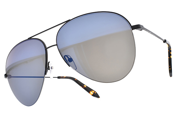 維多利亞．貝克漢，2008成立同名品牌並開始發表創作，用極簡而又奢華的風格來表達自己的時尚理念。