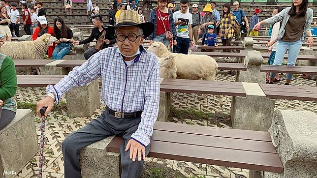 87歲脫線過年驚傳感冒發燒引發肺炎。(圖／翻攝自脫線臉書)
