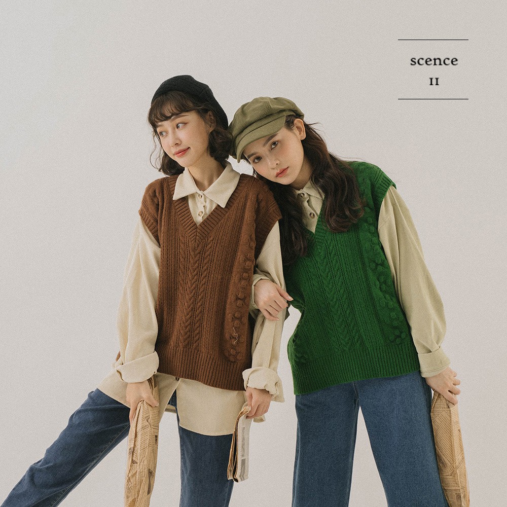 QUEENSHOP _S V領簍空小花設計針織背心 四色售 現+預【01012760】 衣服 針織背心