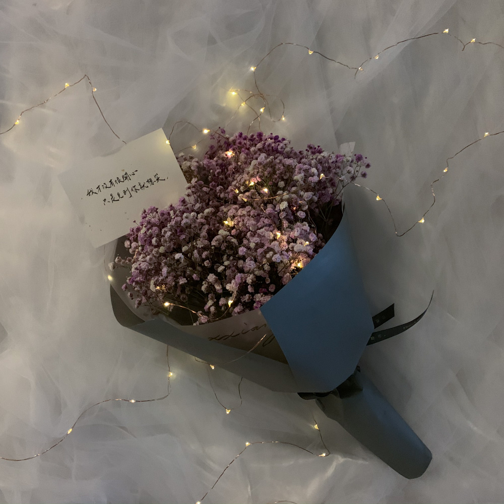 花藝設計︱婚禮佈置︱商業佈置︱誌慶花籃︱教學課程︱證照取得︱【品牌理念】植藝∣取材自然、專注習作，呈現您想的最美好一刻設計∣全心探索、超越期待，永遠幫你一起多想半步拾花∣都市拾花、一點改變，轉念築一處