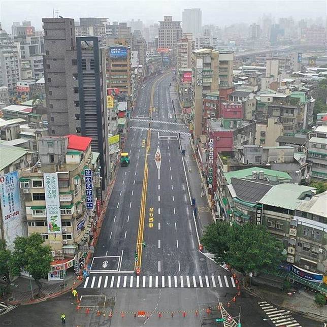 台北》重慶南路高架橋提前7小時拆除，柯文哲：不只會拆橋，更會蓋新橋