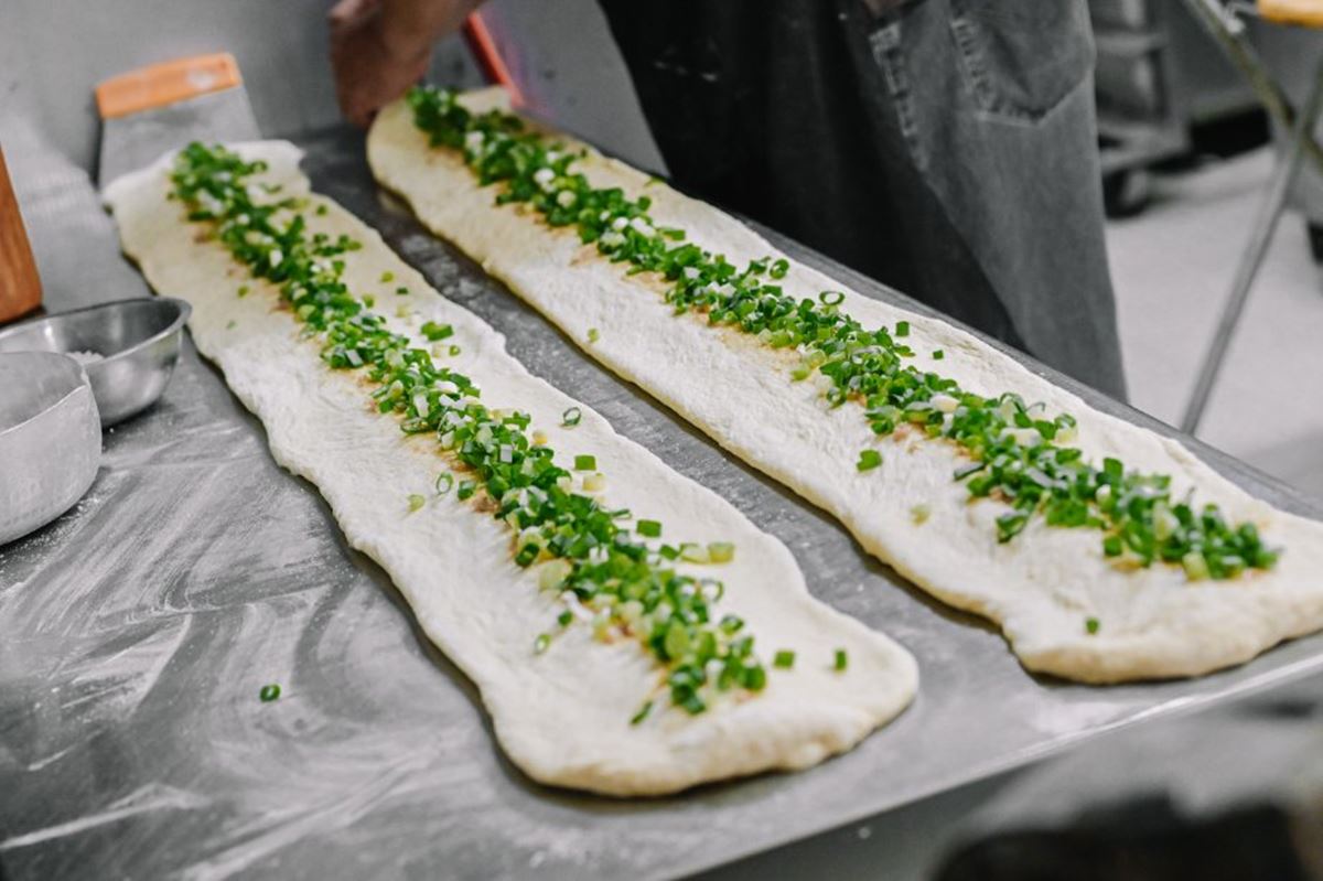 老饕激推口袋名單！雙北６家秒殺排隊燒餅：15元開吃、超厚芋頭餡、狂掃40顆