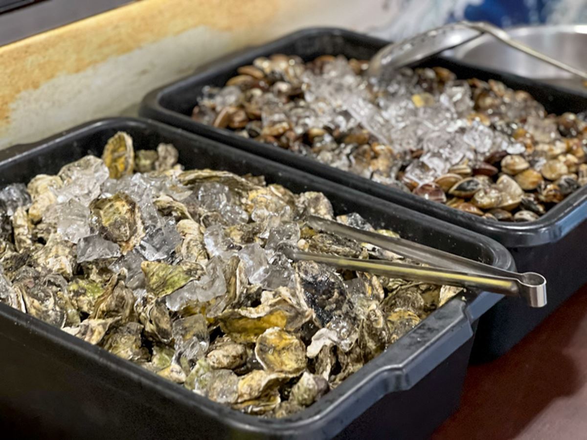 199元蛤蜊、烤蚵吃到飽！白蝦吃到飽也200元有找，海鮮通通不限時任你吃