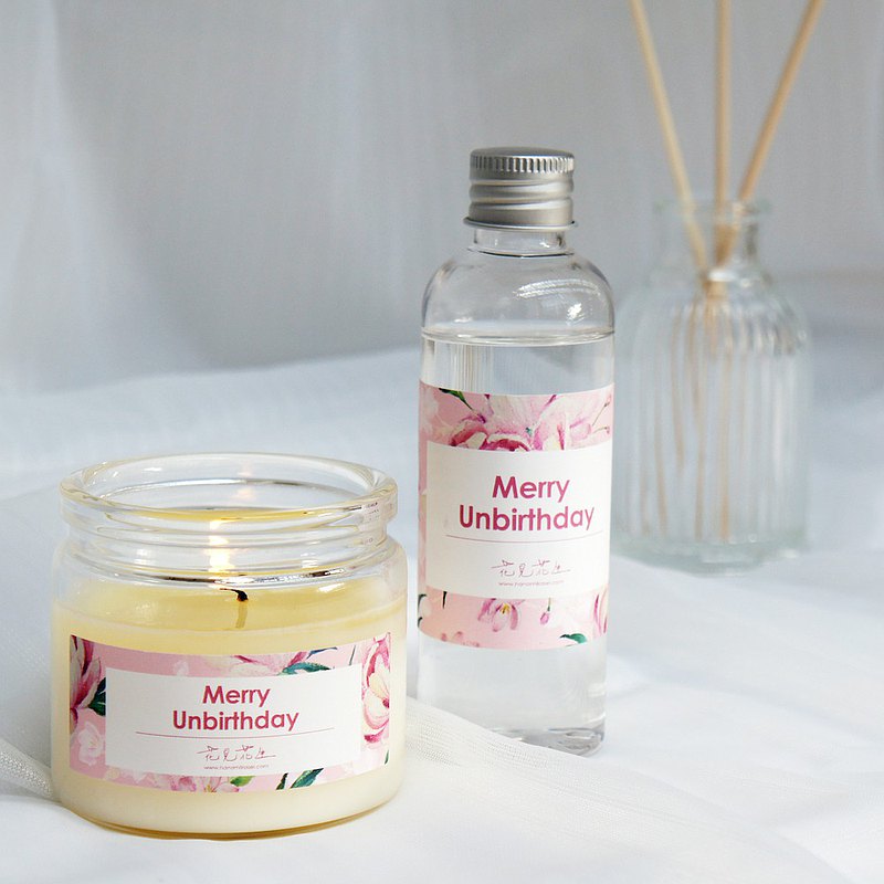 這個經典組合包含1個蠟燭與1瓶擴香。有著浪漫的玫瑰香氣，搭配小蒼蘭帶出微甜氣質，並以綠茶提升清爽感，清甜不膩的香氣最適合想要隨時擁有新開始的日常，願你日日是好日、天天都驚喜。親愛的，非生日快樂！