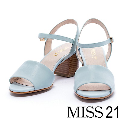 嚴選高質感羊皮面料製成質感純色寬帶搭配纖細踝帶更顯清新時尚5.5 cm粗高跟視覺拉提腿部線條又穩健耐走全雙真皮讓腳維持一整天的舒適自在