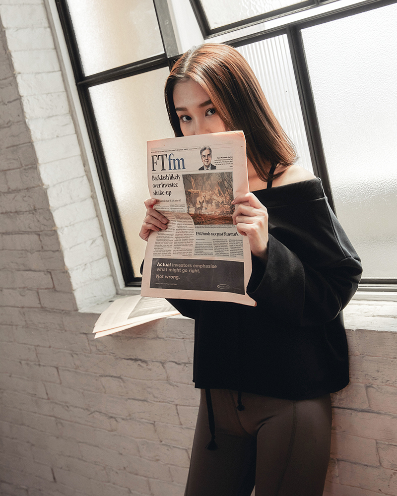 一字領/下擺不收邊/領口抽繩 商品長度/適中商品版型/寬鬆商品厚薄/適中商品彈性/佳