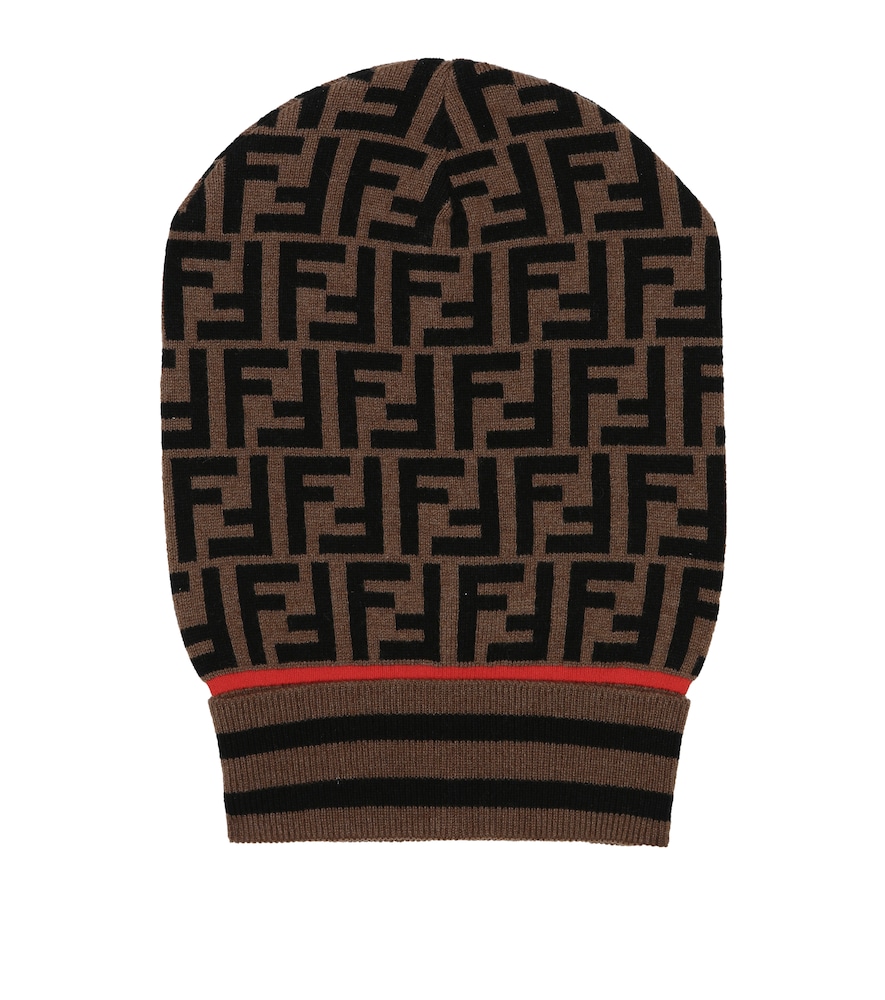 Go full-on logomania with this cashmere and wool beanie from Fendi.