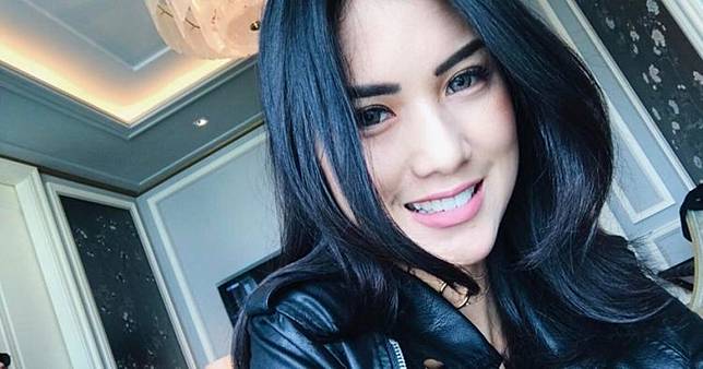 Dikabarkan Kencan sama Chef Juna, Ini 10 Potret Cantiknya Atries Angel