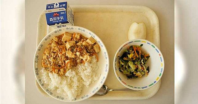 不想浪費食物！6旬師帶剩餘營養午餐回家遭罰　心寒辭職