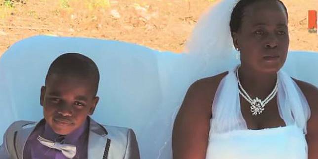 Bocah 8 Tahun Nikahi Nenek? Inilah 5 Pernikahan Nenek dengan ABG!