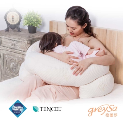 不只是哺乳枕，還要化為寶寶的安全圍欄 扎實的高度，讓手肘不懸空，哺乳好舒適 清爽排濕、抗菌、防蟎、親膚、天然環保 台灣研發、製造，熱銷至海外的驕傲