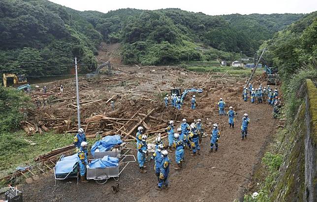 ยอดตายจากน้ำท่วม-ดินถล่มบนเกาะคิวชู เพิ่มเป็น 20 ราย สูญหายอีก 14 เตือน ฝนตกหนักอีก
