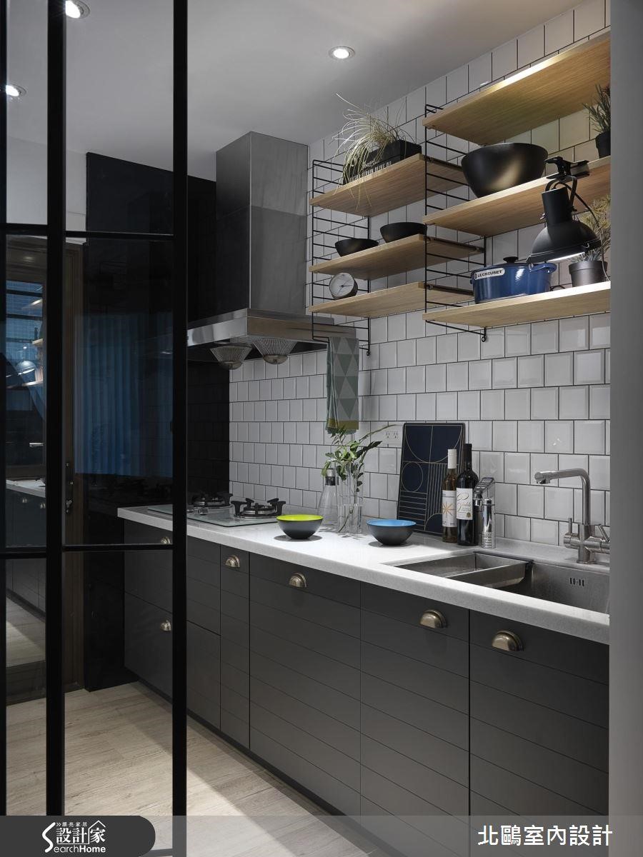 一字型直接掌握清洗、食材處理與烹飪動線尤佳，建議與水槽與瓦斯爐間隔介於 40 ~ 100 公分，輕鬆避免水火煞的風水問題。