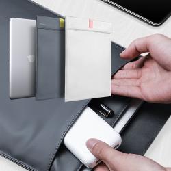 ◎至輕至薄 零負擔隨行|◎絨布內裏 加密絨布內襯|◎倍思原廠公司品質保證品牌:無背法:手拿包款:電腦包顏色:白色系,灰色系外層材質:PVC/合成皮外層材質說明:PU皮革內層材質:絨布開口方式:掀開式尺