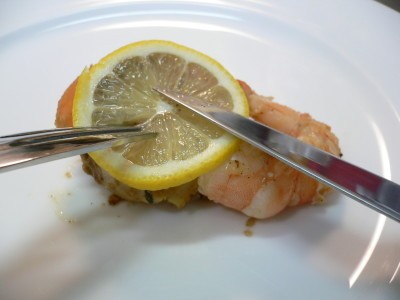 ちゃんとできる 輪切り 半切り クシ切り レモンの絞り方マナー