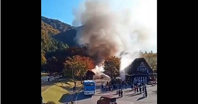 世界遺產合掌村驚傳火警！烈火濃煙四竄　