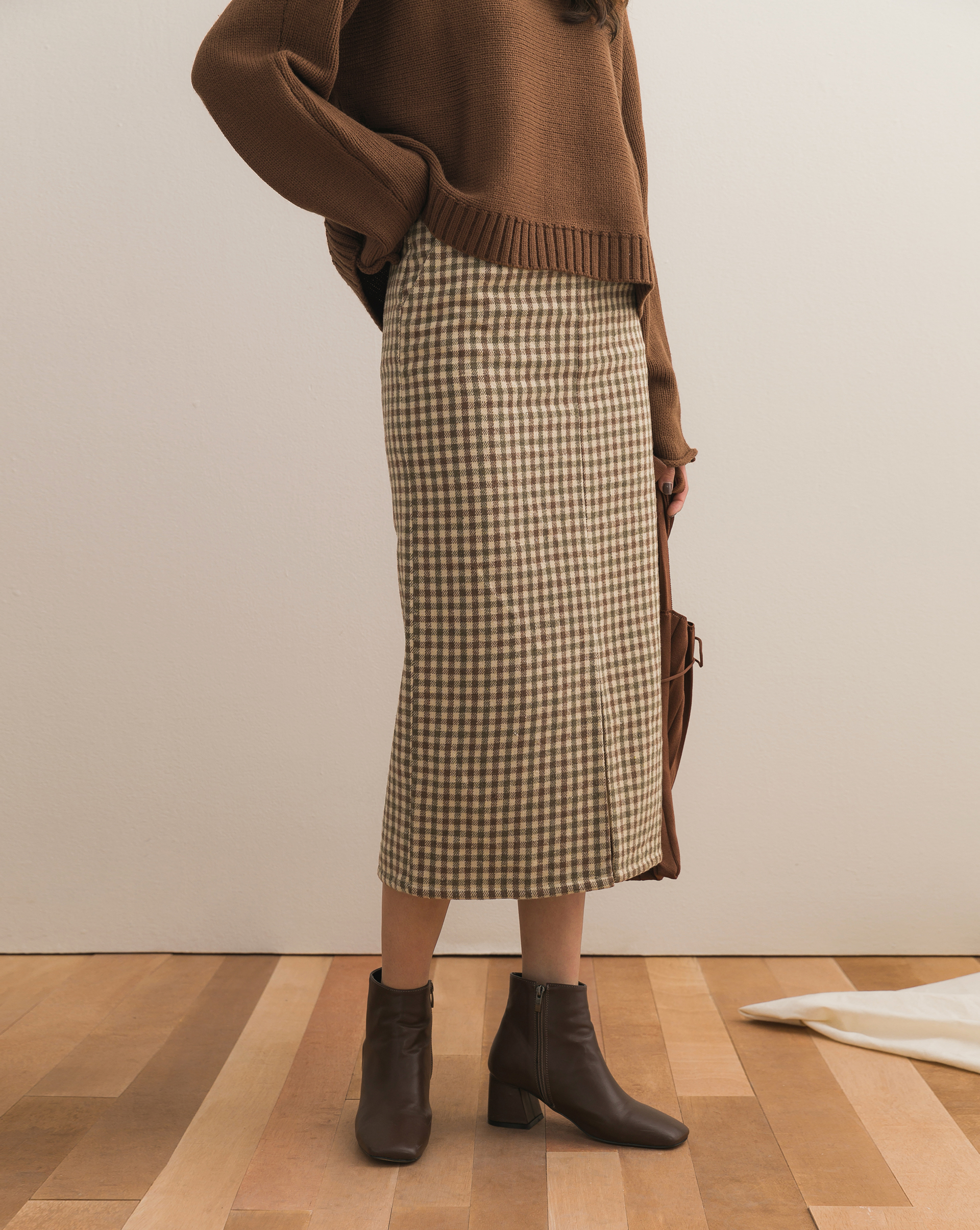 前正中開衩/雙側斜口袋/附有全裡/側邊隱形拉鍊