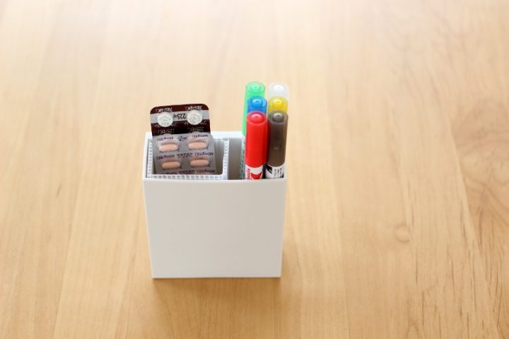 よく使うペンや薬の置き場に