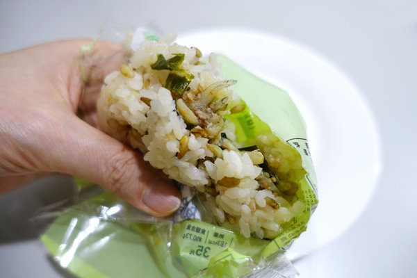 全家便利商店新品開箱-超級大麥鮮食飯糰、三明治、便當好吃又健康，健康志向新品潔淨標示、少添加，多些營養少些負擔 