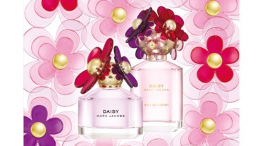 春天生氣盎然的鮮豔花朵 變身兩款誘人香氛