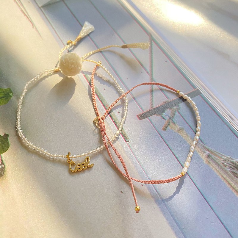 來自L.A.的泰國華裔設計師所創立的獨立品牌, 堅持高質感設計品質, 經得起細細品味, 簡約不過度的奢華的設計 讓妳天天都適合配戴 商品材質：銅鍍12K金 不易褪色過敏 游泳 泡溫泉請避免配戴