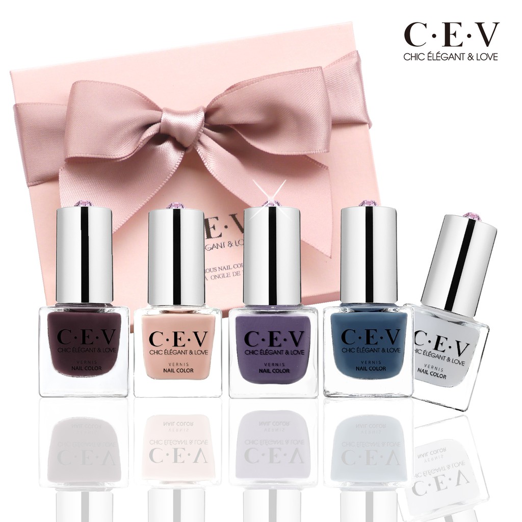 【商品特色】 全新組合 莫蘭迪進階霧面磨砂技術三件組 2色經典莫蘭迪不敗色+ 1瓶磨砂技術霧面甲油光撩感光澤 一般去光水濕敷即可卸除方便出遊 輕旅行一組就GO!法國高級進口原料 符合國家SGS檢測類光