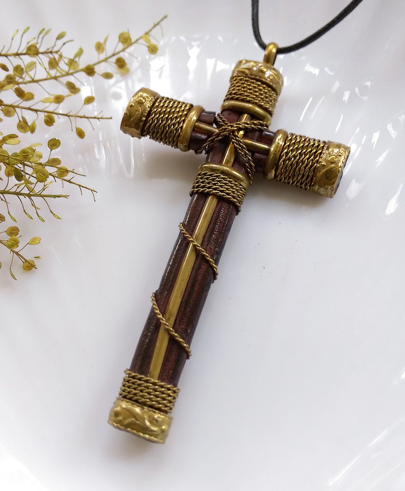 我們販售西洋古董老件飾品，非全新商品，照片均是實物拍攝，品況如圖， 請勿以全新商品的標準看待。 我們收的老飾品均是1960~1980年代在美國社會流行首飾風格，非此物件正確的製造年份。 請粉絲朋友們需