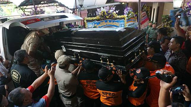 Jenazah Sutopo Purwo Nugroho tiba di rumah duka, Jalan Jambu Surodadi RT 7 RW 9, Siswodipuran, Boyolali.
