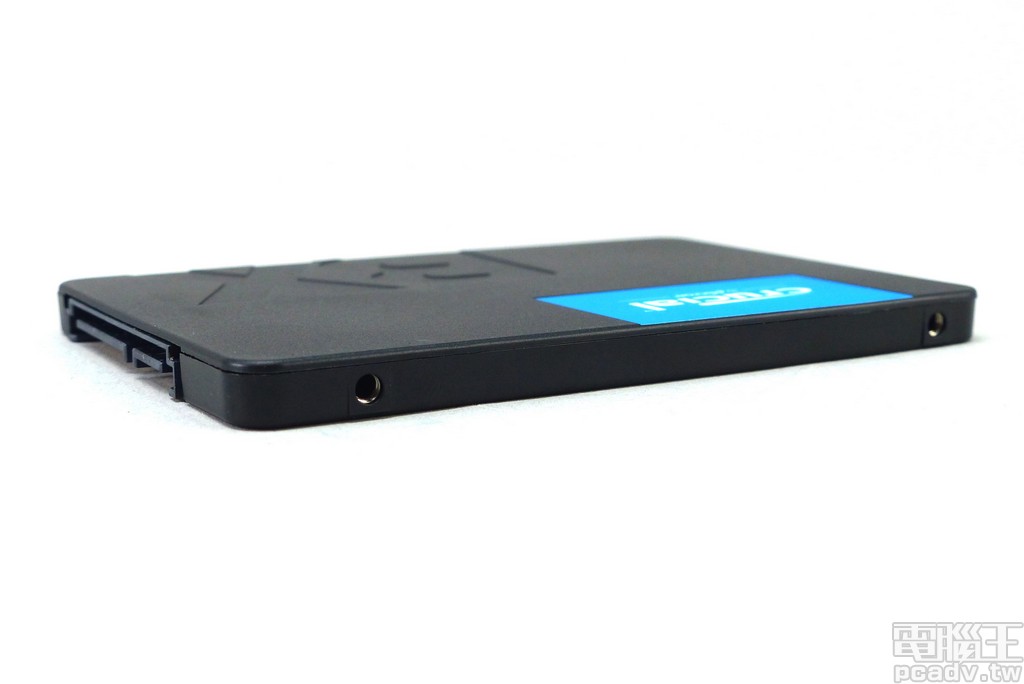 BX500 外觀厚度為 7mm