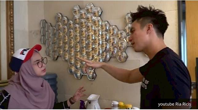 hiasan dinding dari kaca