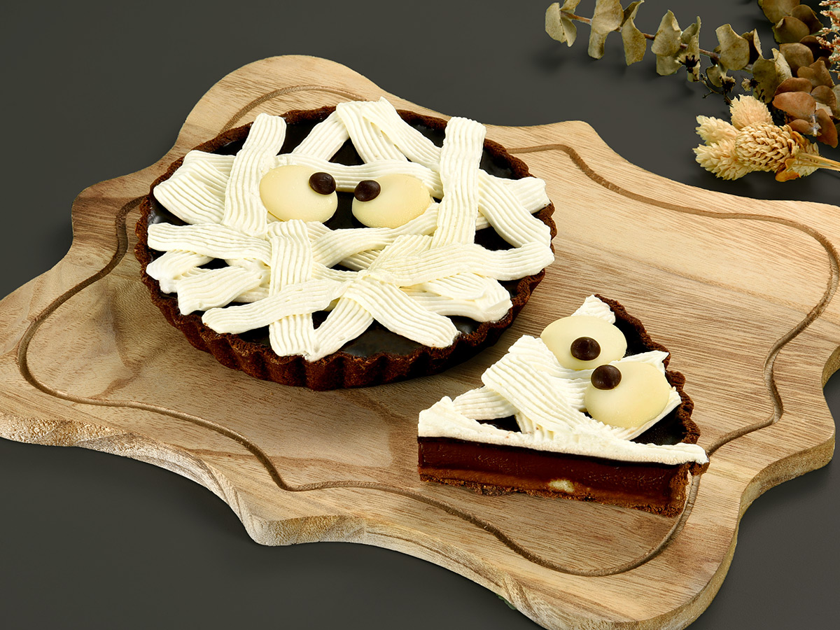 亞尼克「可可木乃伊派」，以法國米歇爾72%黑巧克力製作出的甘納許，細膩滑順，在嘴裡很快化開來，搭配巧克力酥菠蘿和派皮的酥脆形成對比的層次口感。(圖片提供/亞尼克蛋糕)