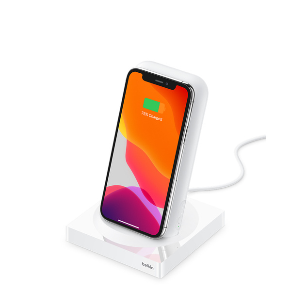 可攜式無線充電器 + 立架是一種二合一無線充電解決方案，提供可隨時隨地充電的 10,000 mAh 行動電源，以及可在家中或辦公室充電的立架。連接到立架時，此充電器可在直向或橫向模式中為你的 iPho