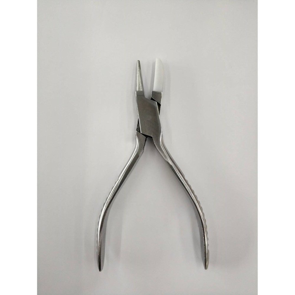 你的眼鏡常常歪掉嗎.買個小工具自己方便調整.不用常常在跑眼鏡行 眼鏡調框工具 半圓鉗 鼻墊鉗 眼鏡調整最常用的兩款工具 鏡框歪掉可以方便自己調整 眼鏡工具 調整鏡腳和鼻墊專用工具 名稱1.半圓鉗用途: