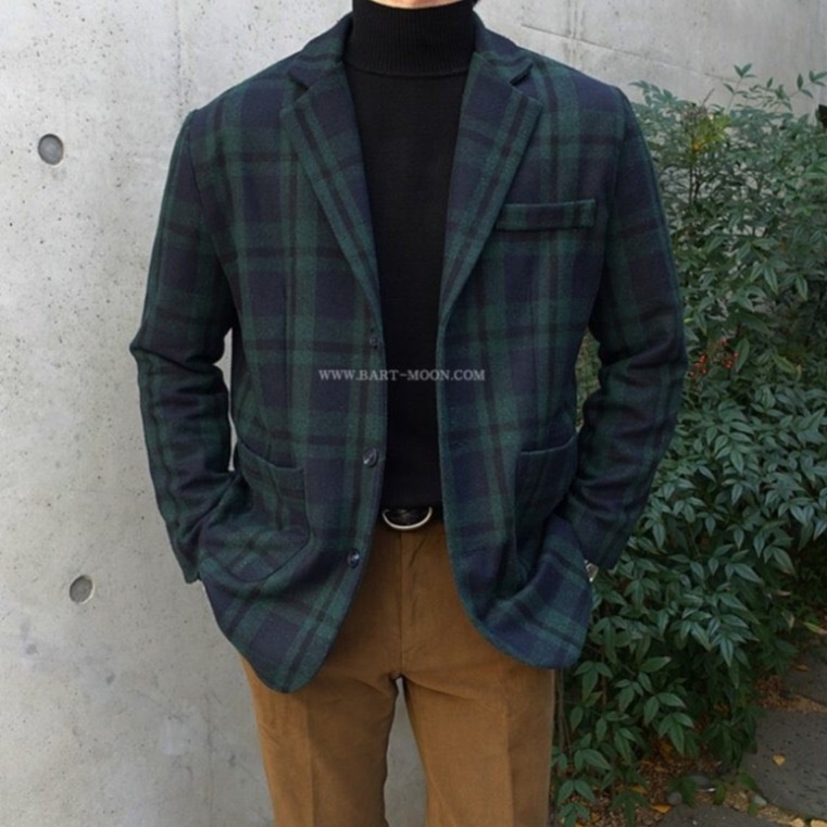 不是很厚的款式，內裡滑面穿著羊毛不會刺膚。秋冬色調復古格紋，能簡單搭配。麻豆178/76 穿L號M : 肩寬47cm 胸圍55cm 袖長58cm 衣長76cmL : 肩寬48cm 胸圍57cm 袖長5